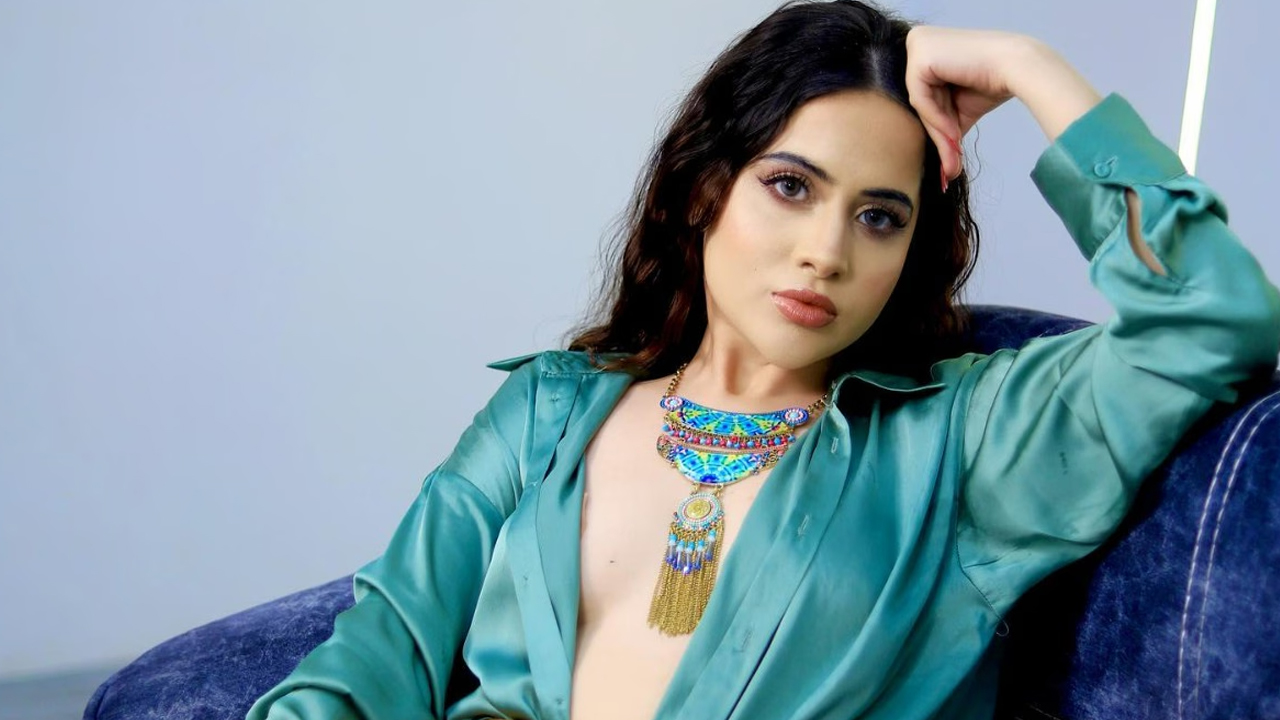 অশালীন ছবি ফাঁসের হুমকি উরফিকে