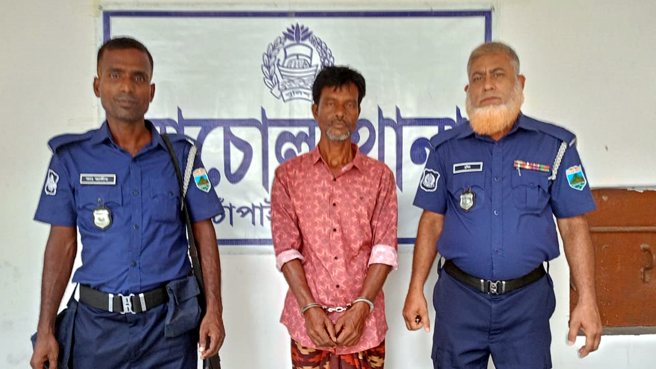 নাচোলে দুই খালাতো বোনকে ধর্ষণের অভিযোগে গ্রেপ্তার ১